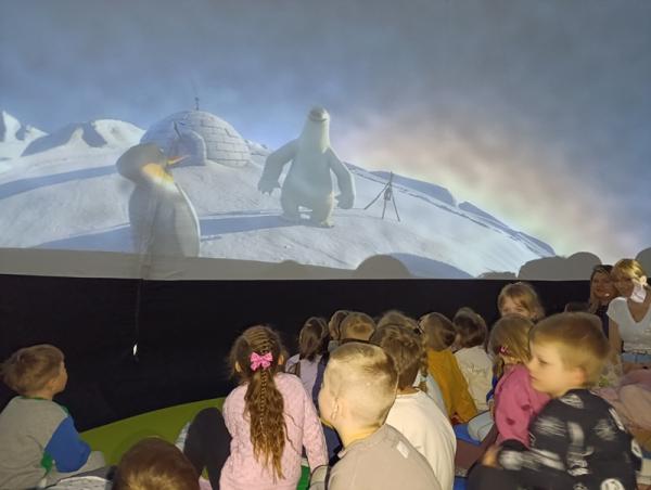 Odwiedziny-Mobilnego-Planetarium-1