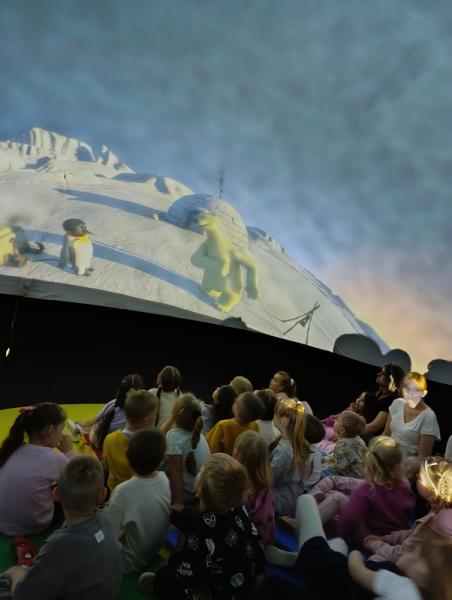 Odwiedziny-Mobilnego-Planetarium-3
